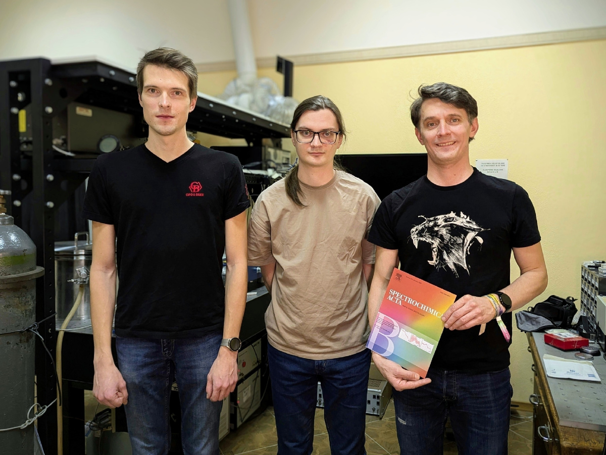 Фото авторов статьи. Слева направо: м.н.с. Александр Закускин, аспирант Александр Рылов, доцент Тимур Лабутин. Источник: Тимур Лабутин