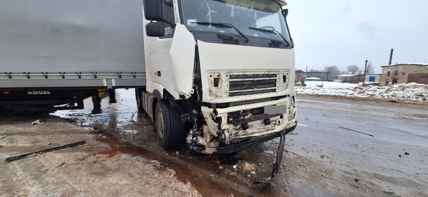    В Орловском районе иномарка въехала в грузовик. Есть пострадавшие