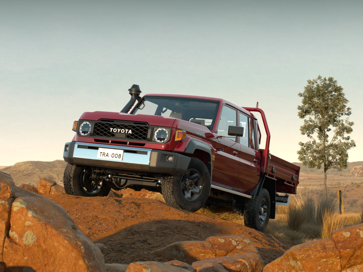    Автомобиль Toyota Land Cruiser 70© Фото : Toyota