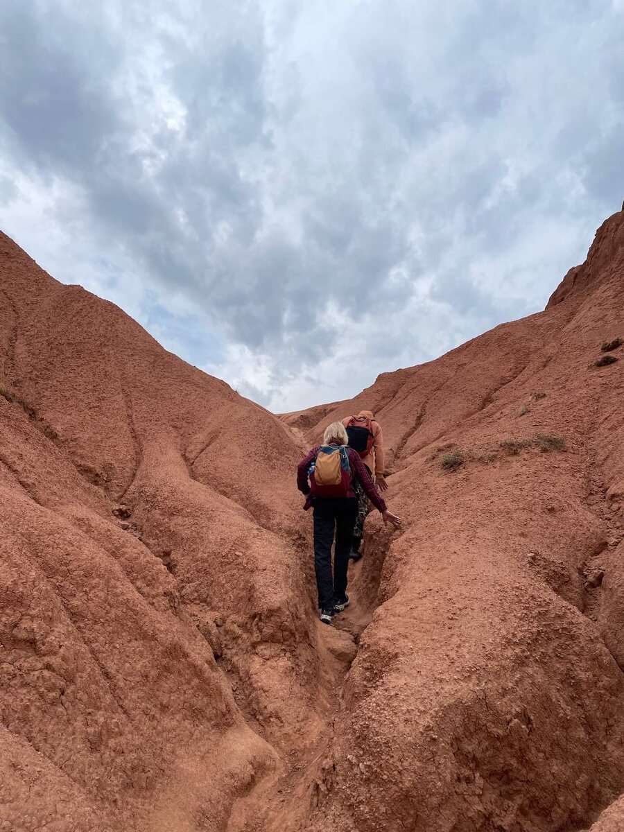 Антон специально торопил нас с выездом, чтобы приехать сюда самыми первыми. Так и получилось - в каньоне мы были практически одни.