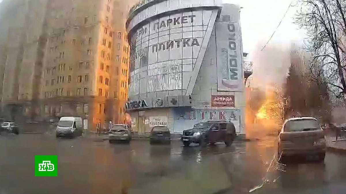    Ракетный удар по супермаркету в Донецке: трое раненых