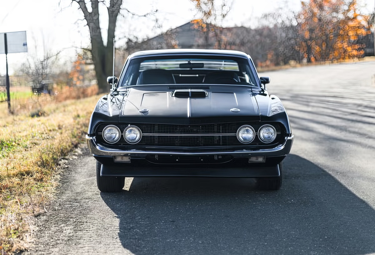 ©Bring a Trailer ©Ford