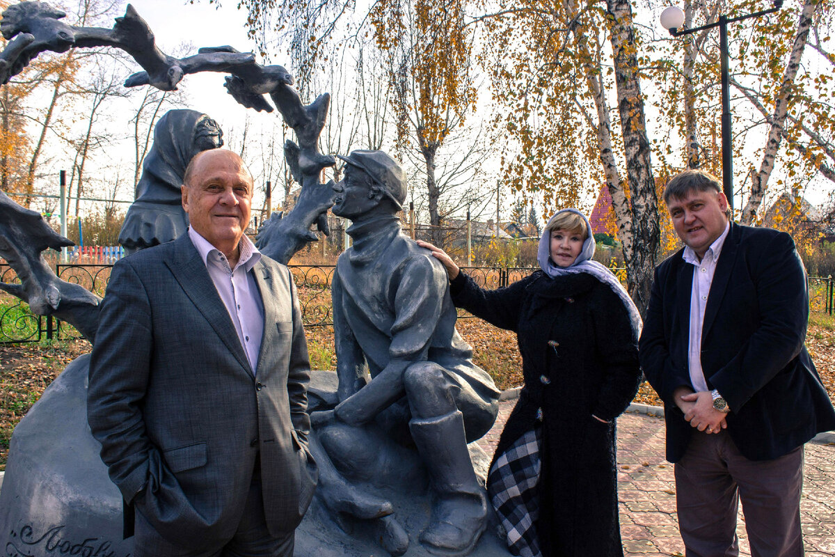 Памятник фильму "Любовь и голуби"