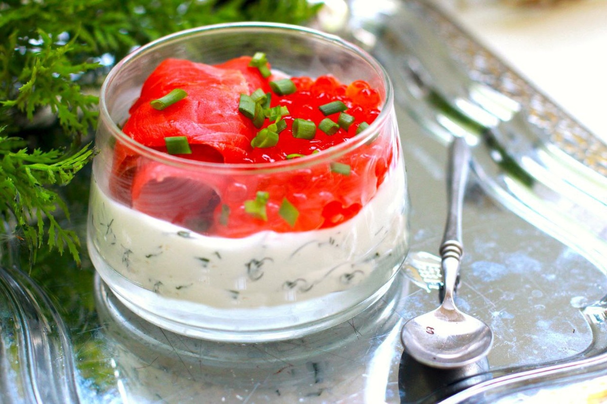 Закуска из копченого лосося с творожным сыром и икрой. Идея к Старому Новому году от Елены Некрасовой. 