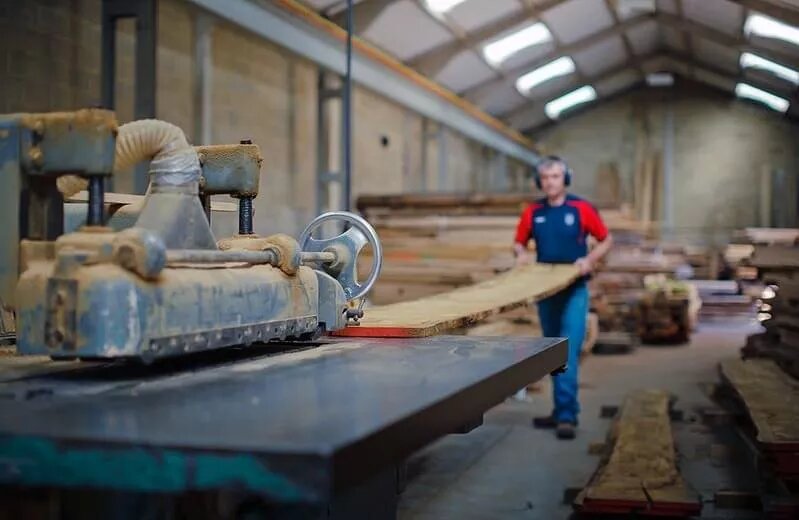 На производство отличный кадр и кедр