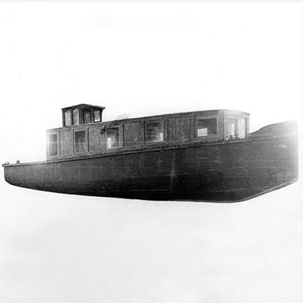 Первый катер, построенный на заводе  