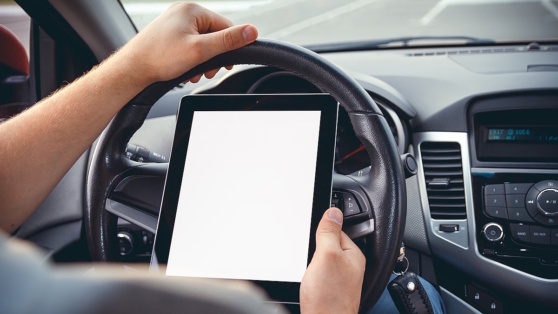    В Минтрансе уточнили сроки вступления в силу запрета на планшеты за рулем Татьяна Сидорова
