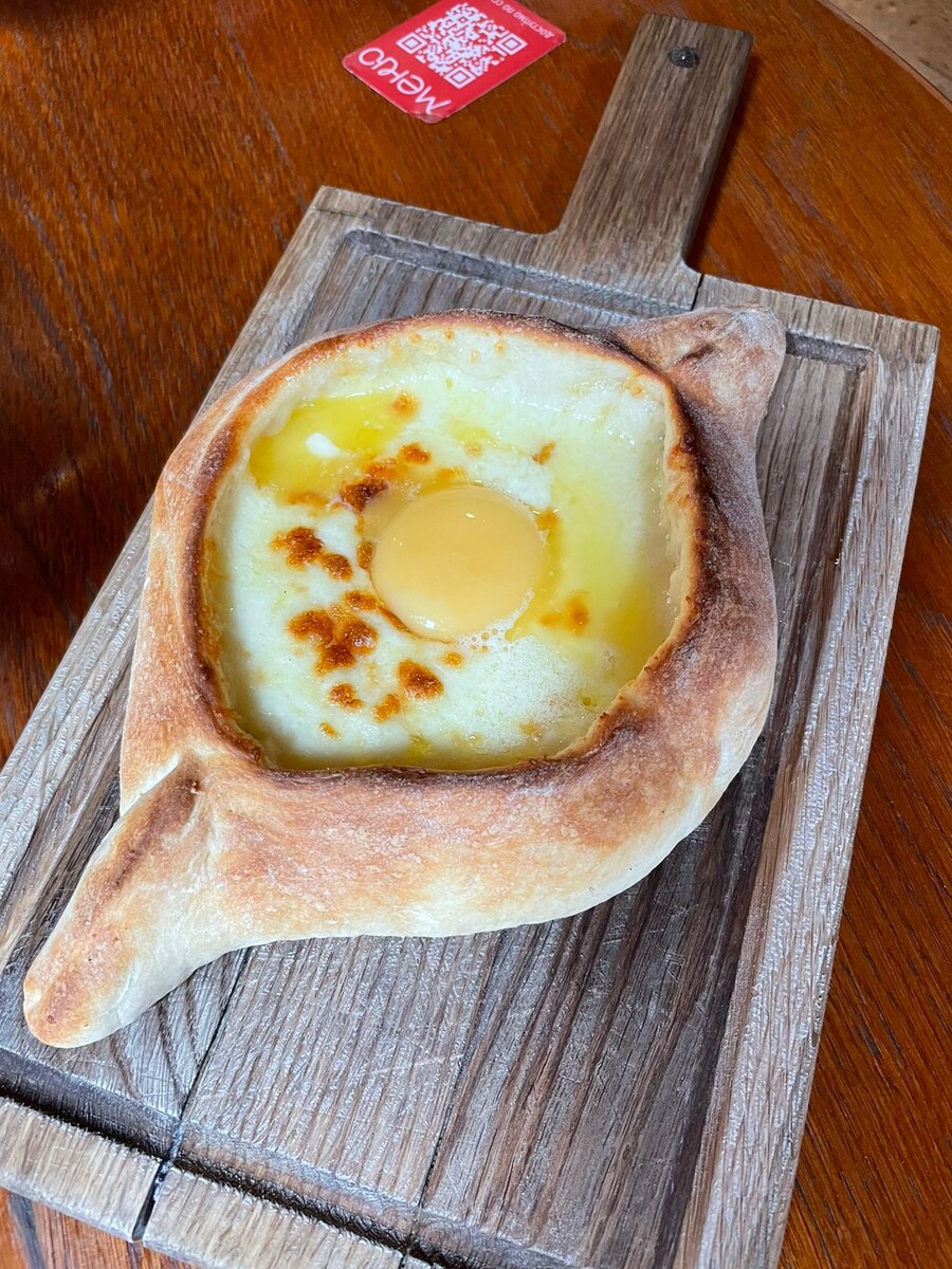 Хачапури и вино © "Покажу Москву"