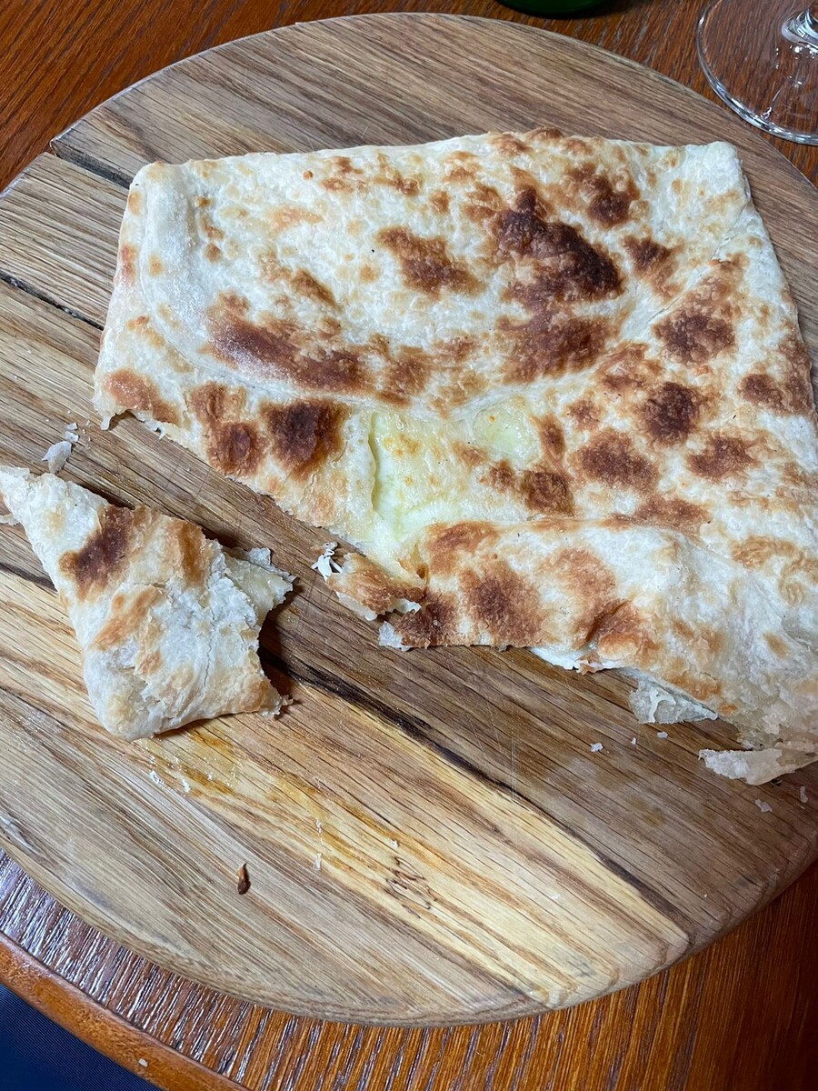 Хачапури и вино © "Покажу Москву"