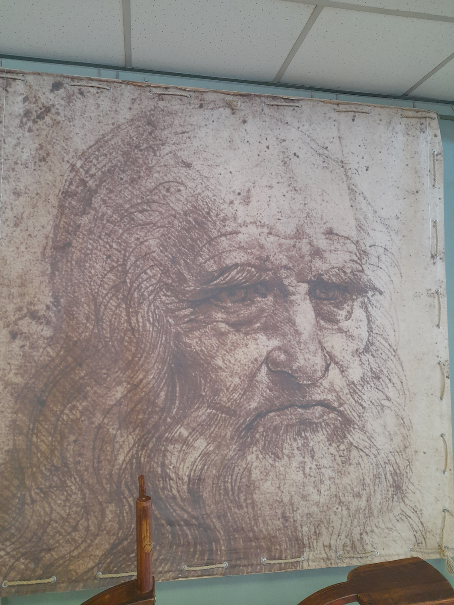 Вход в выставочный зал