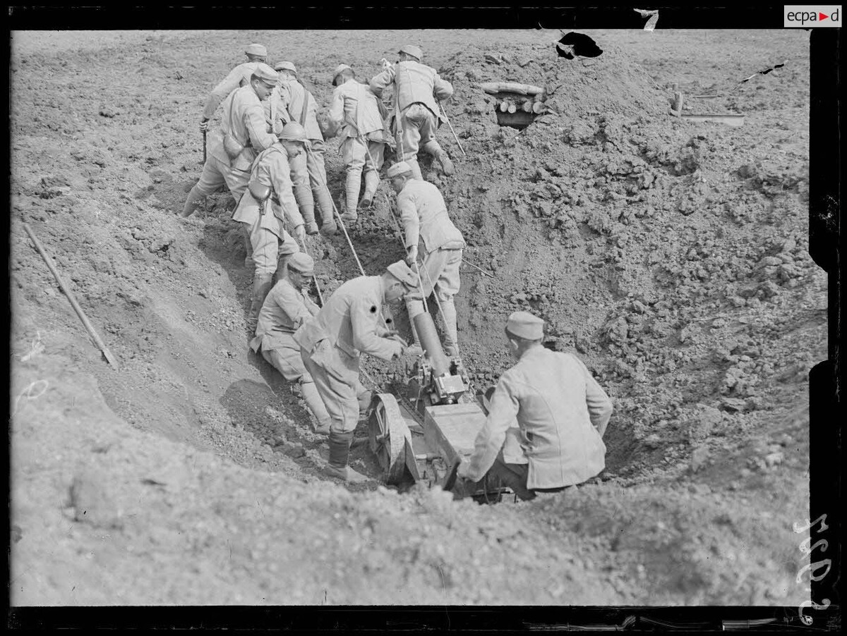 mortier de tranchée de 75 modèle 1915 type A Schneider на учениях, 1916 год.