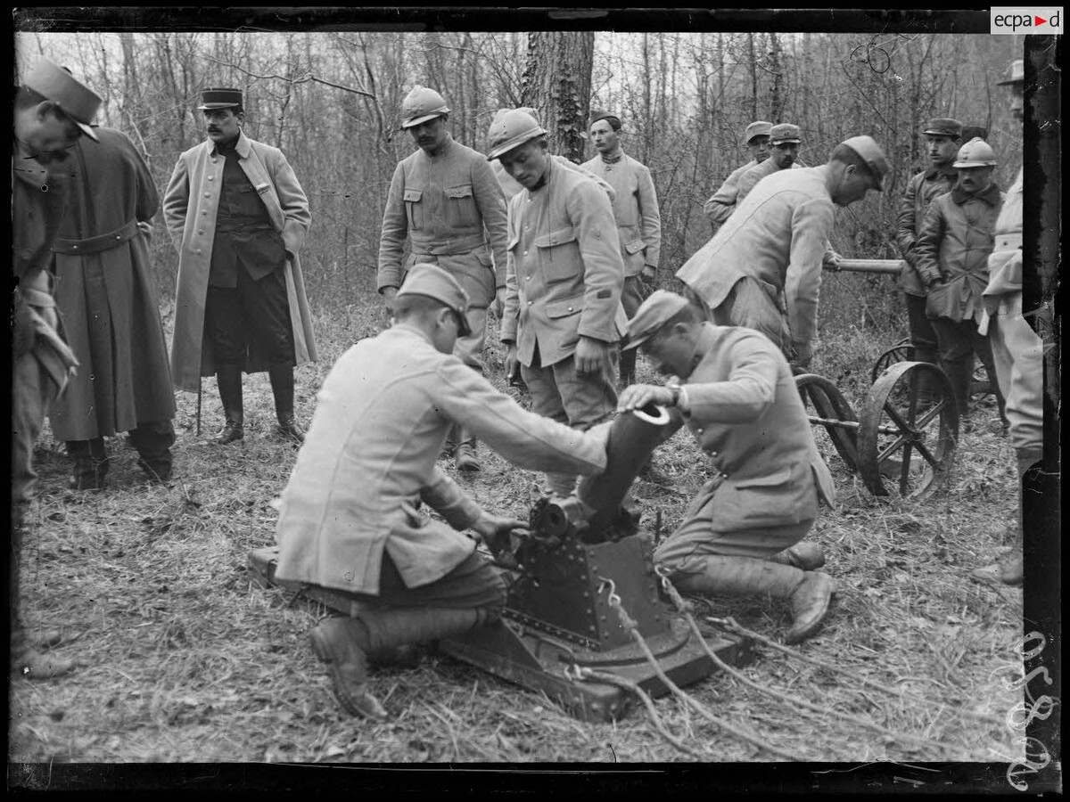 Как миномет данная система получилась не лучшей, а делать из нее полковое орудие французы не догадались.