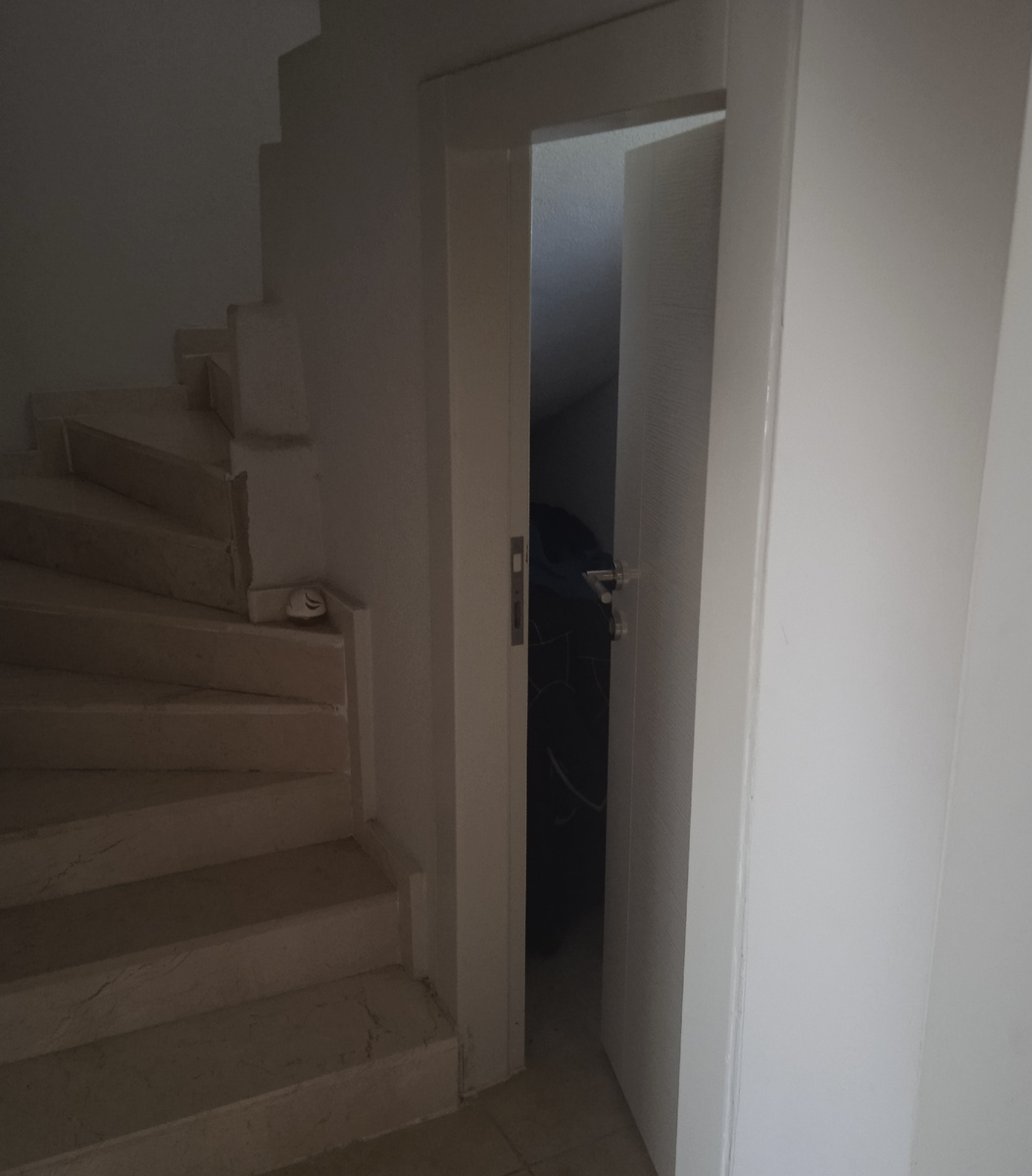 Вход в кладовку