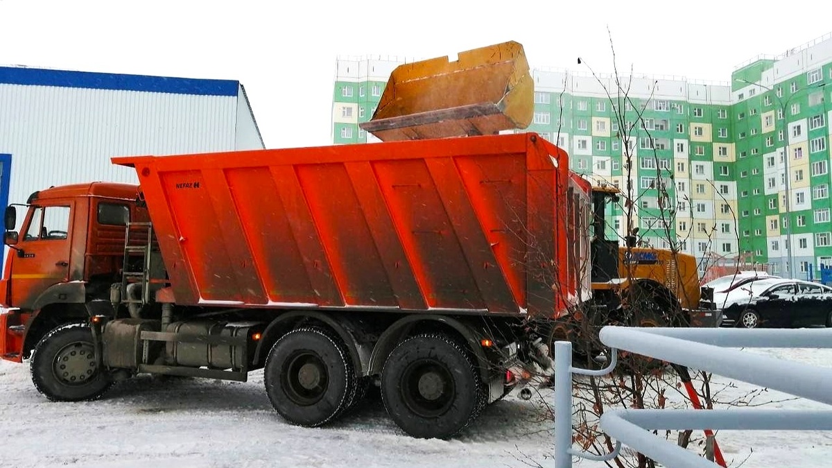   С нижневартовских улиц с начала зимы вывезли порядка 140 тысяч тонн снега