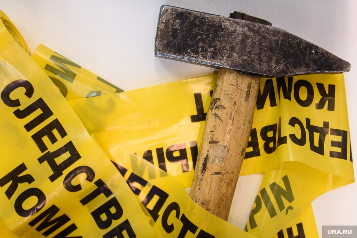 У школьника помимо молотка были еще два ножа и жидкость для розжига. Фото: Илья Московец © URA.RU