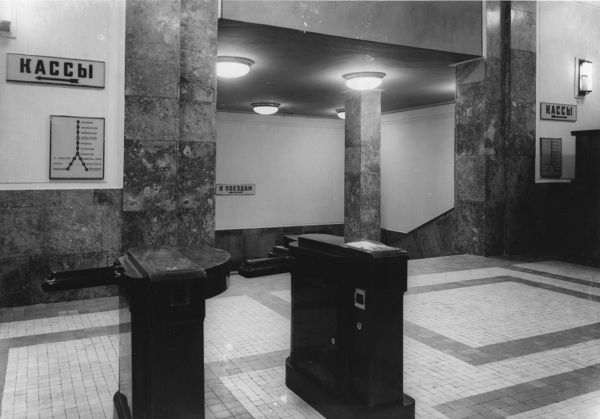 Опытные турникеты весной 1935 года, от открытия метро.