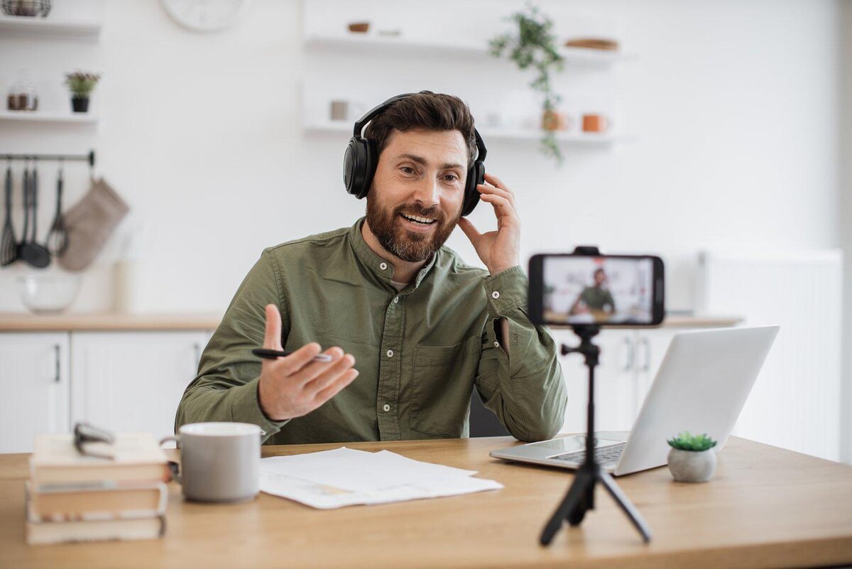 Чтобы видео стало популярным, оно должно включать в себя 3 ключевых элемента – триггеры, искренность и практичность.  SofikoS / Copyright (c) 2023 SofikoS/Shutterstock. No use without permission