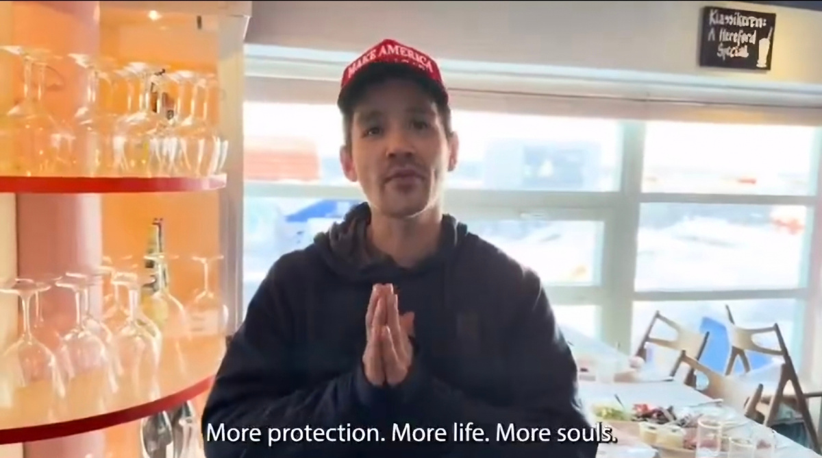 Гренландцы УМОЛЯЮТ Америку взять их под покровительство.