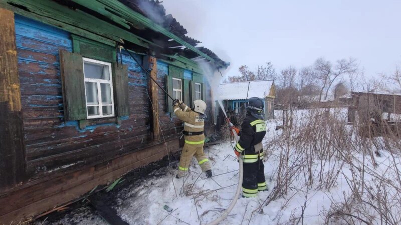     Из-за взрыва газового баллона загорелся дом в Алтайском крае Управление Алтайского края по делам ГОЧС и ПБ