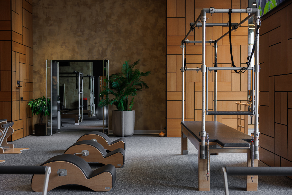 Интерьер первой бутиковой студии пилатеса в Екатеринбурге.