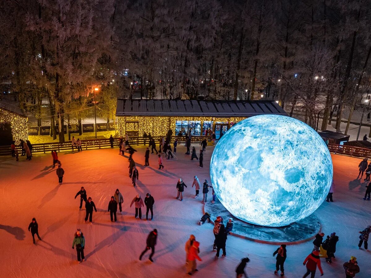 Лунный каток в парке «Швейцария»