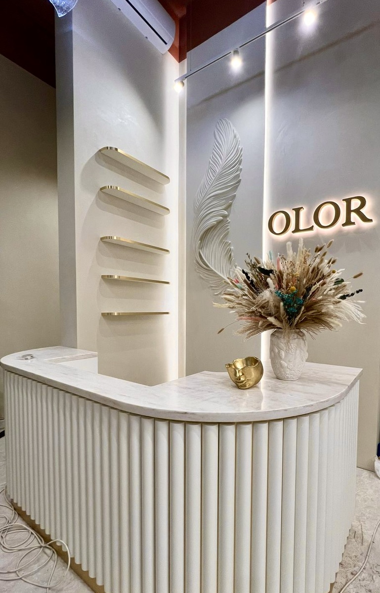 Барельеф в зоне ресепшен