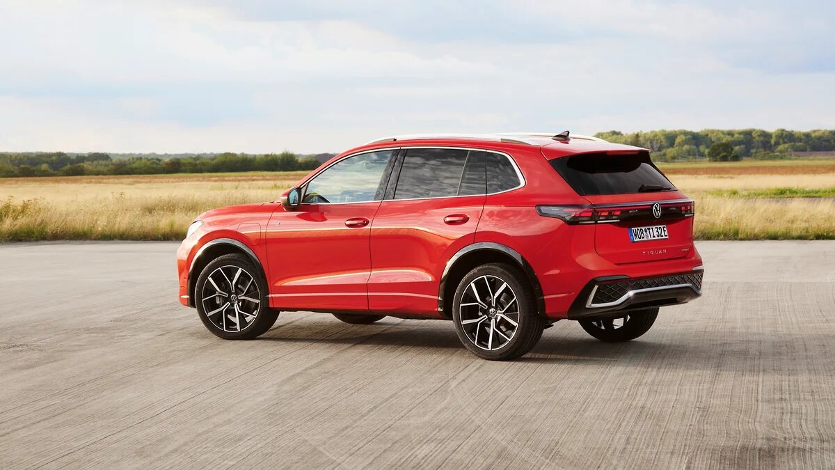 Представлен VW Tiguan третьего поколения: новые гибриды и большой экран от 600000 ₽