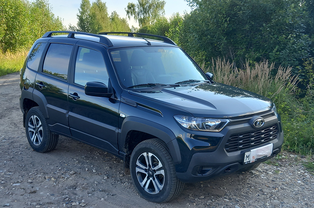 Lada Niva Travel стала 4-м самым продаваемым новым автомобилем SUV-сегмента в 2024 году в России.