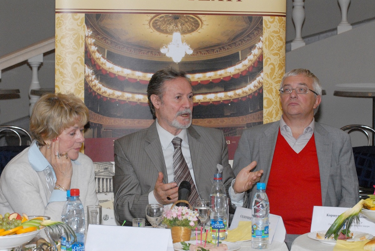 Со своими заместителями - Верой Максимовой и Борисом Любимовым