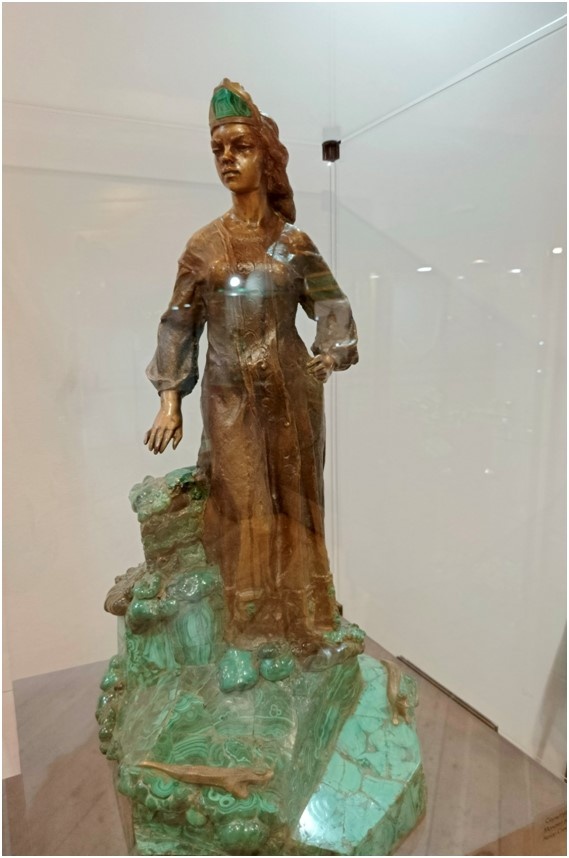 Скульптура «Медной горы Хозяйка». В.И. Стеканов. Бронза, малахит. Литье. 1950-е гг.