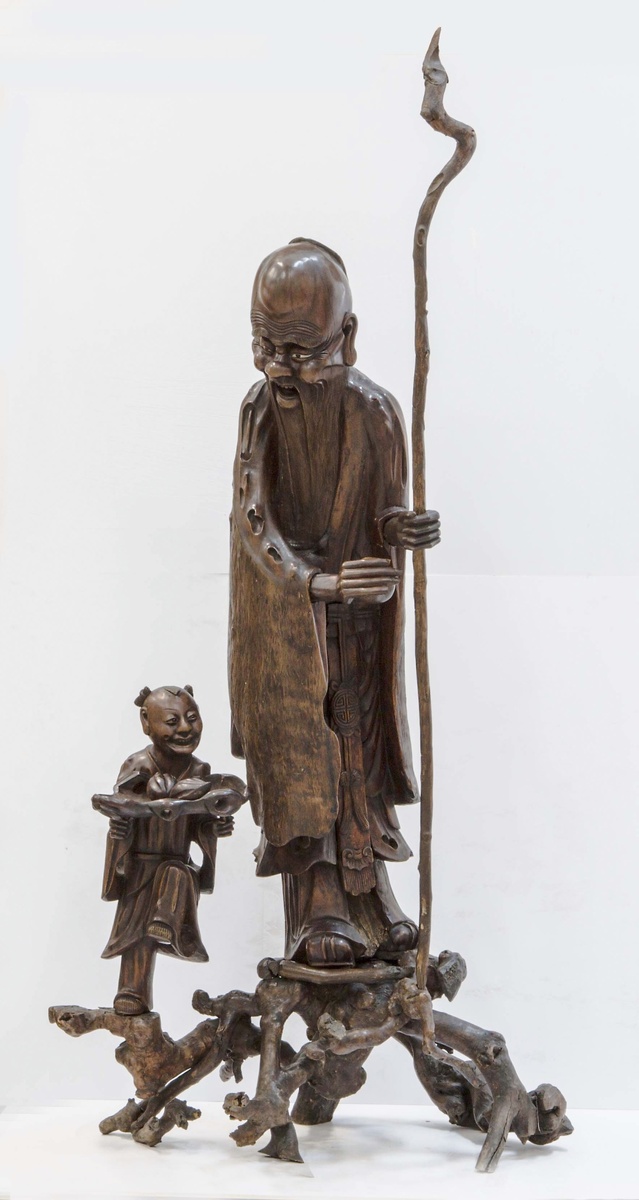 Шоу Син – божество долголетия. XIX век. Дерево, резьба. Высота 86 см. Иркутский областной художественный музей им. В.П. Сукачёва