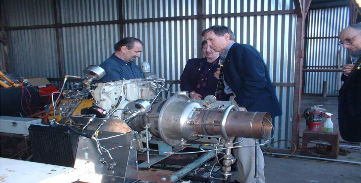 Автономный молекулярно-имплозивный генератор МИГ-25 "КВАНТТОР" На испытательном стенде, США, Сан Диего.