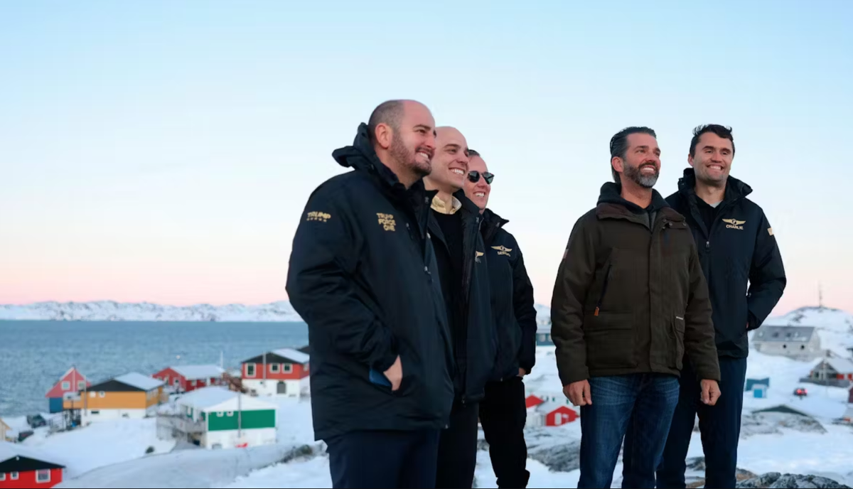 Сын Дональда Трампа, Дональд-младший (второй справа), посещает Гренландию в январе 2025 года.