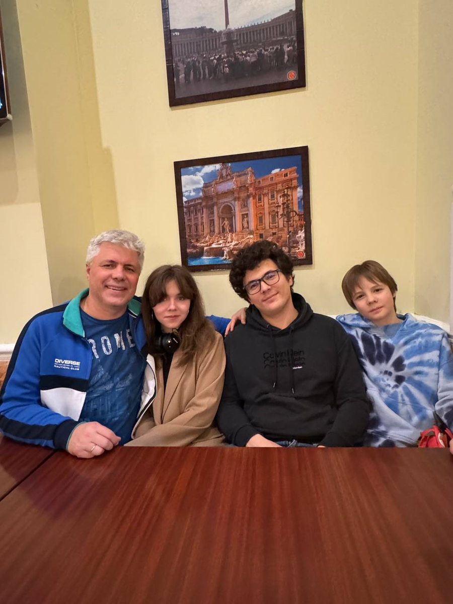 Фото автора. Такая долгожданная, редкая и очень приятная встреча с детьми