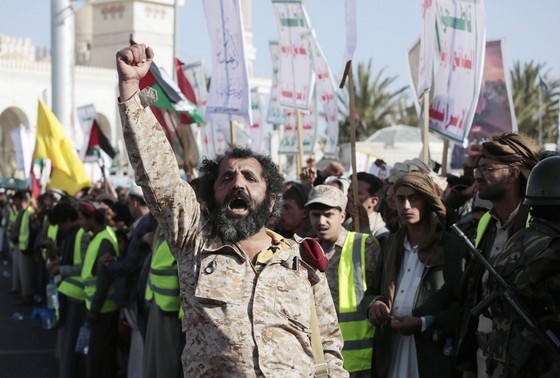    Сторонники хуситов протестуют против США