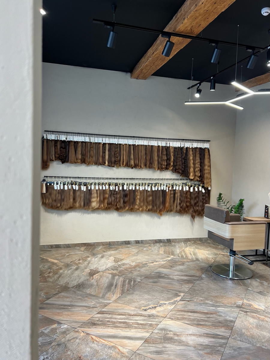 Витрина волос в студии 4HAIR