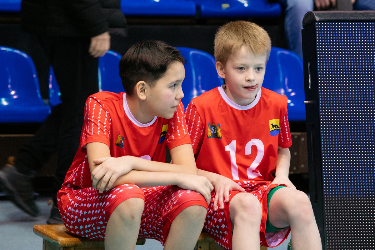    «Газпром-Югра» сыграл в волейбол с «Локомотивом» из Новосибирска // ФОТОРЕПОРТАЖ