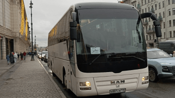 Туристы туроператора "Дельта Невы" во время новогоднгих туров в Санкт-Петербург, сезон 2024-2025.