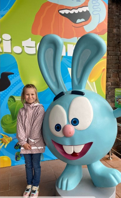 Любимый герой 😉и довольный ребенок.