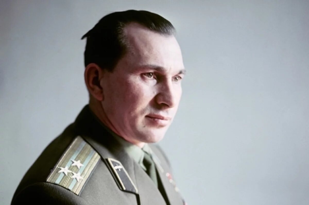    Павел Беляев.