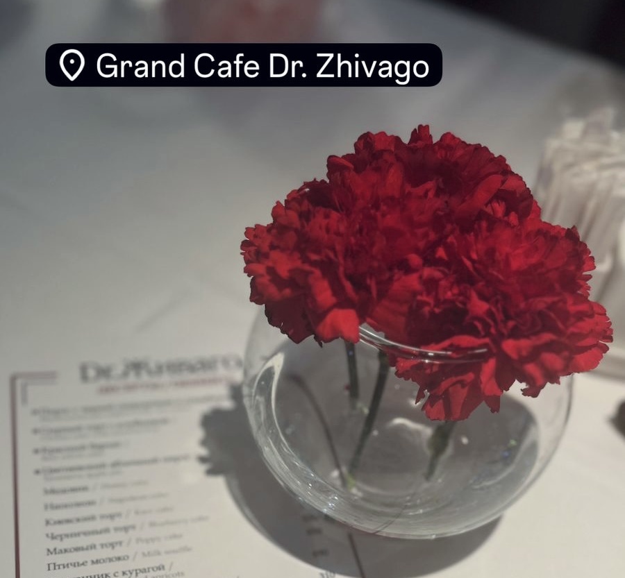 В тот вечер я была дома, а должна была быть вот где ⬆️ Друзья делились фото со мной и соцсетями.