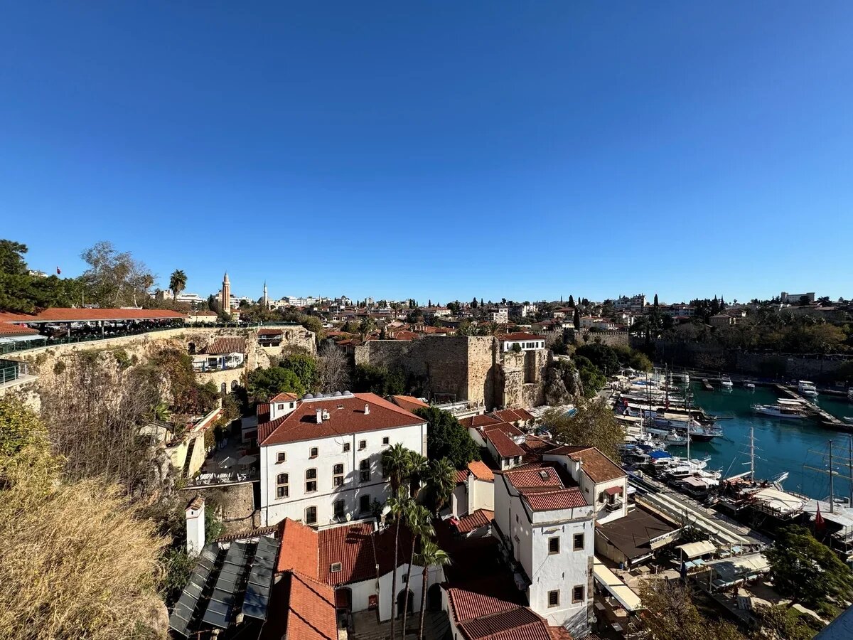    В Анталье солнечно и зимой. Фото: АТОР