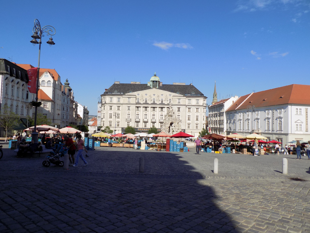 Иак сейчас выглядит площадь, если смотреть на нее со стороны дома № 13