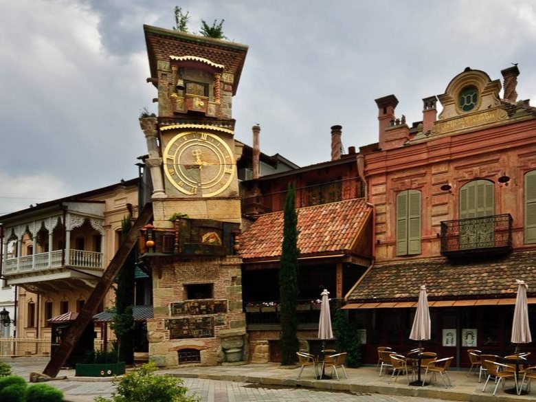 Это одно из самых известных зданий Тбилиси