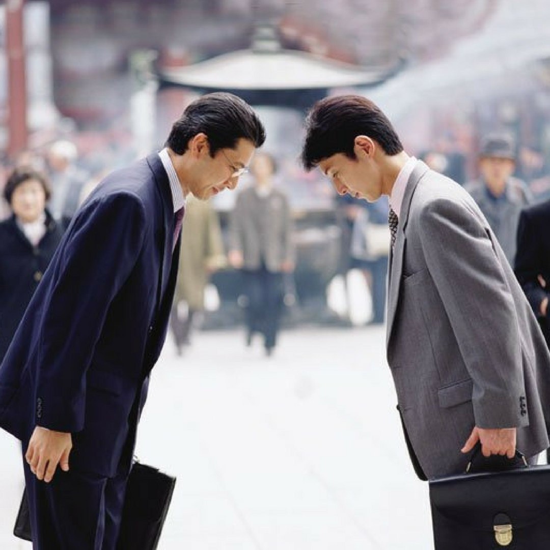 Поклон - важная часть Корейской культуры, но туристы могут его не использовать