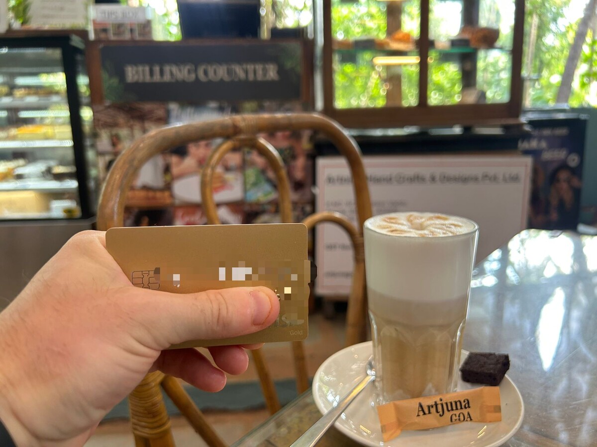 Я сам постоянно пользуюсь за границей и плачу с банковских карт Кыргызстана