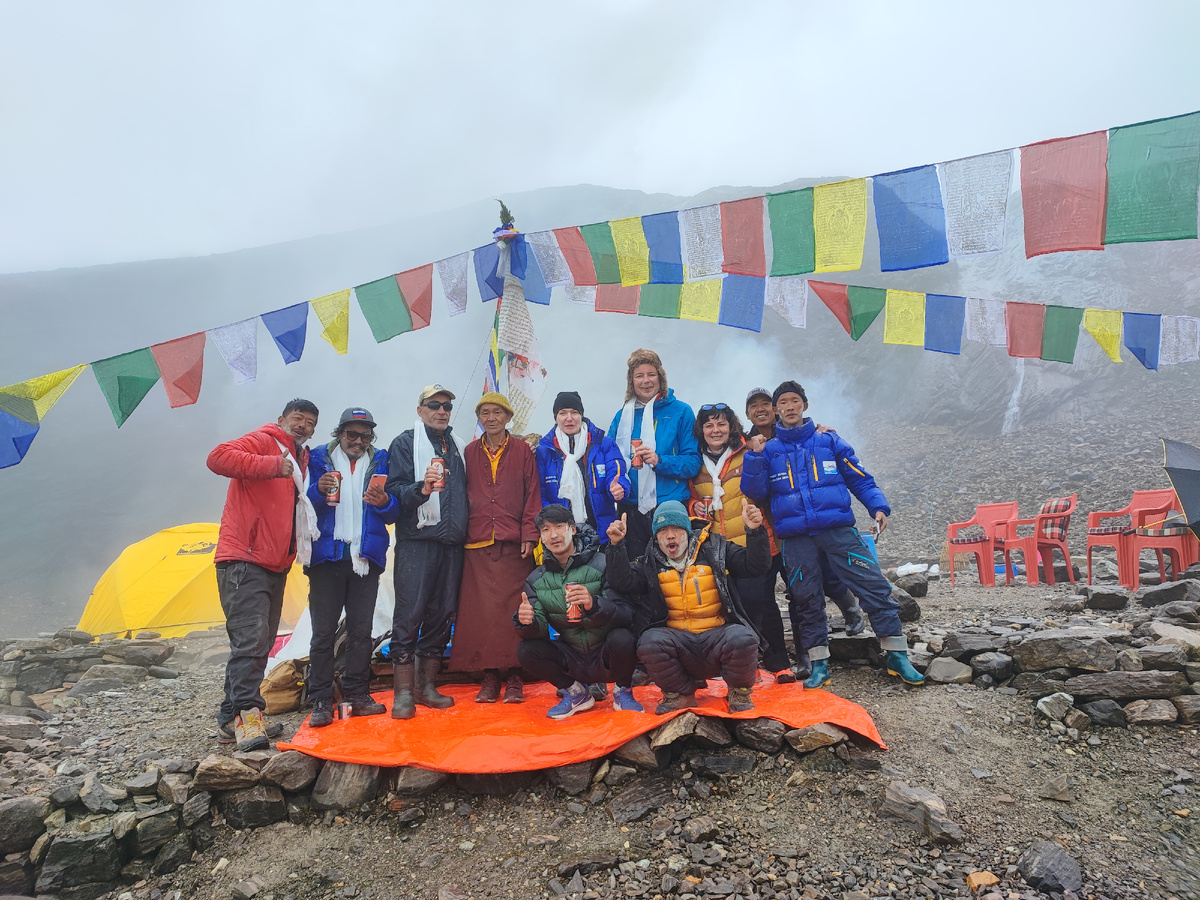 Восхождение на Манаслу. Наша команда в Базовом Лагере после Пуджи