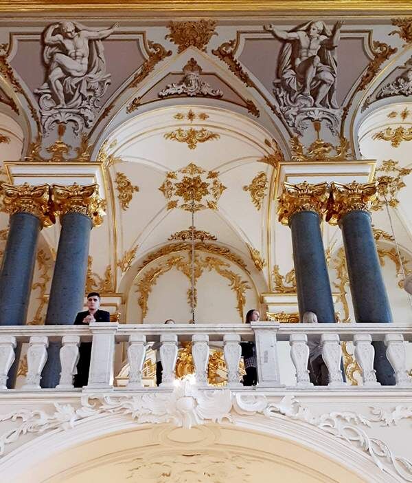 На парадной лестнице /фото из личного архива, 2018/