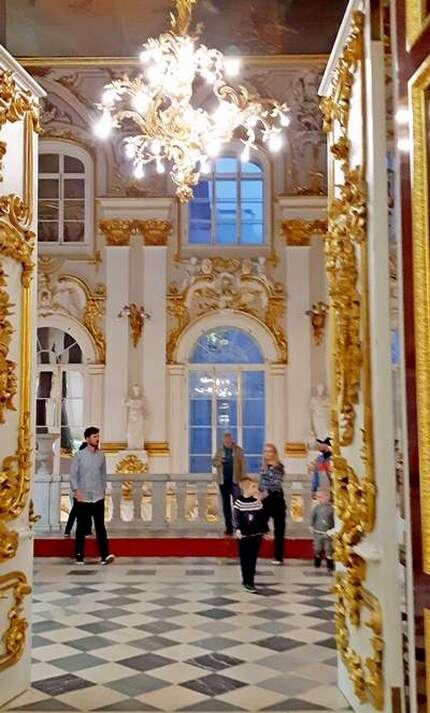 Вид на парадную Иорданскую лестницу с Невской анфилады /фото из личного архива, 2018/