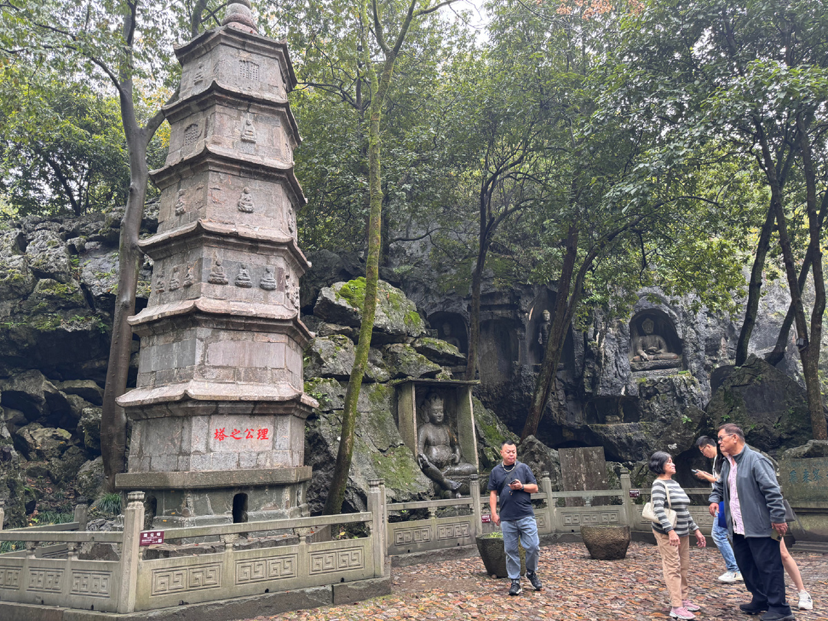 На территории храмового комплекса.